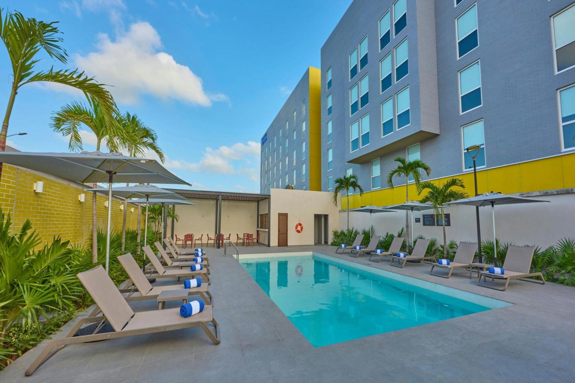 City Express By Marriott Cancun Aeropuerto Alfredo V. Bonfil Exterior foto